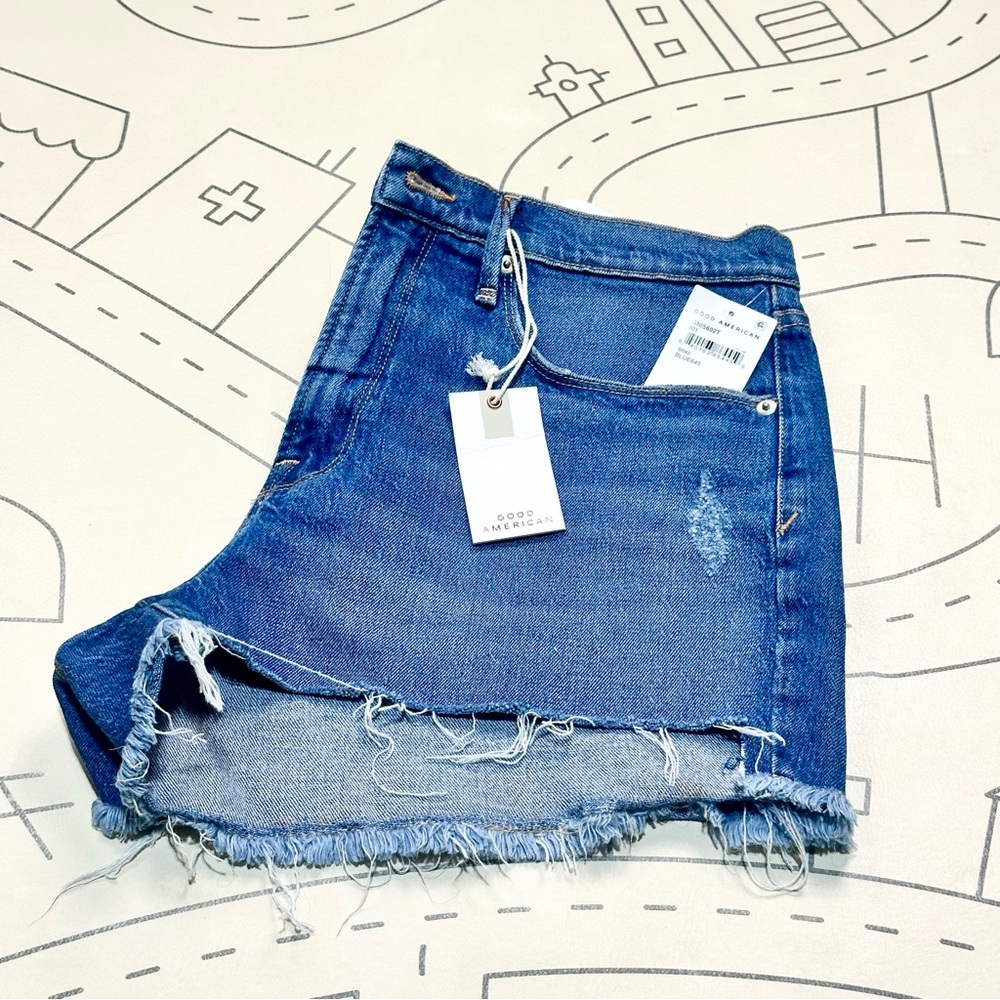Good American Good ‘90s Cutoff Denim Shorts - Picture 6 of 9